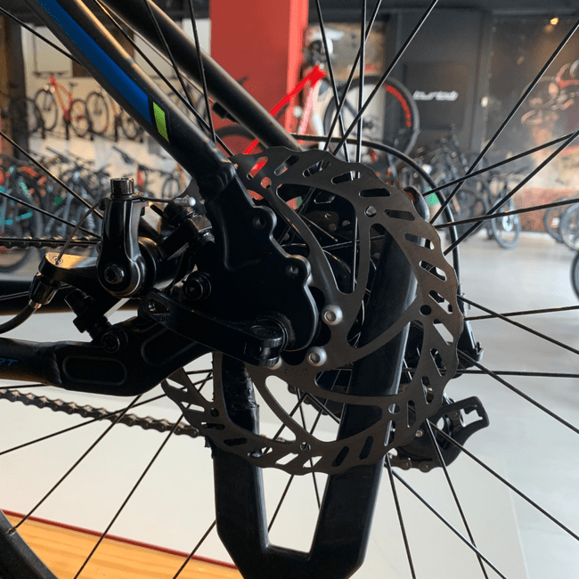 Bicicleta Oggi Hacker Sport Aro 29 Tourney 21v Preto e Azul e S-Lime