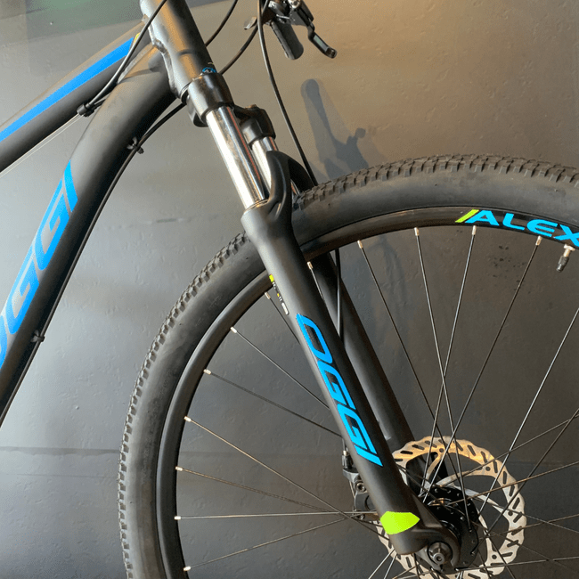 Bicicleta Oggi Hacker Sport Aro 29 Tourney 21v Preto e Azul e S-Lime