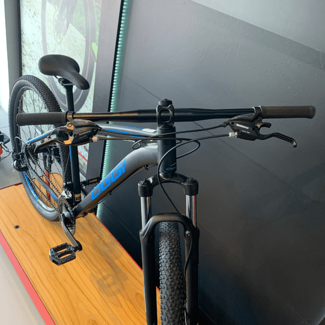 Bicicleta Oggi Hacker Sport Aro 29 Tourney 21v Preto e Azul e S-Lime