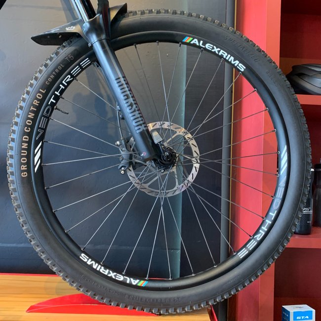 Bicicleta Oggi Razzo Aro 29 Deore 11v Preto e Vermelho - Seminova