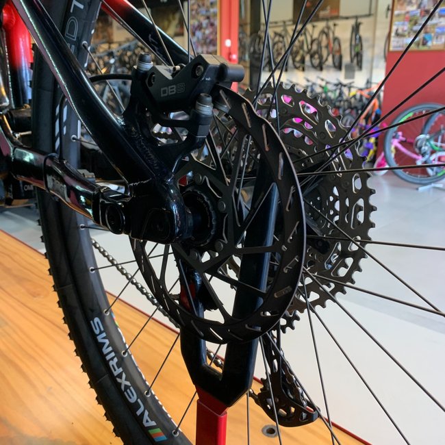 Bicicleta Oggi Razzo Aro 29 Deore 11v Preto e Vermelho - Seminova