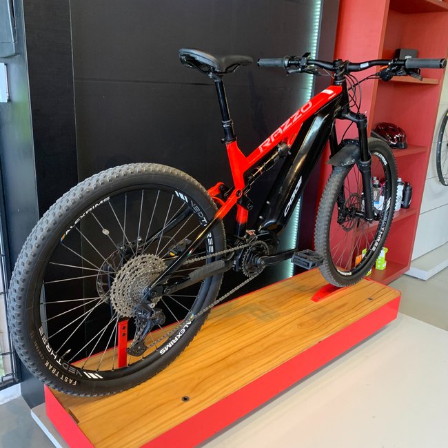 Bicicleta Oggi Razzo Aro 29 Deore 11v Preto e Vermelho - Seminova