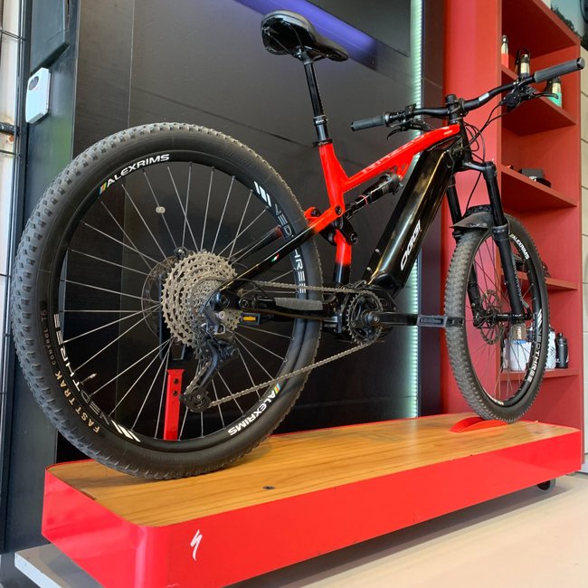 Bicicleta Oggi Razzo Aro 29 Deore 11v Preto e Vermelho - Seminova