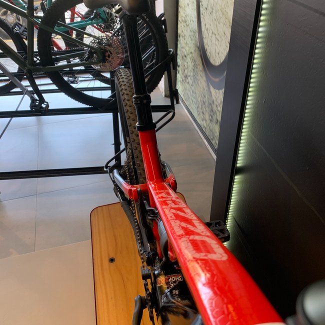 Bicicleta Oggi Razzo Aro 29 Deore 11v Preto e Vermelho - Seminova