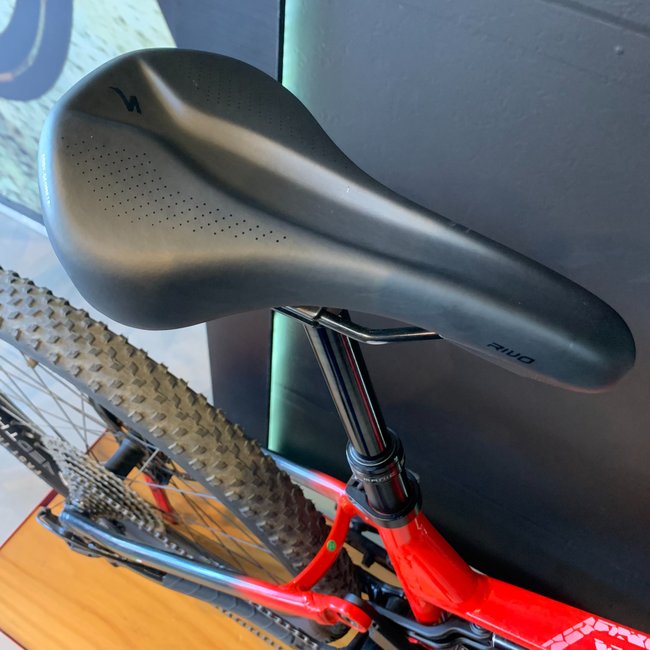 Bicicleta Oggi Razzo Aro 29 Deore 11v Preto e Vermelho - Seminova