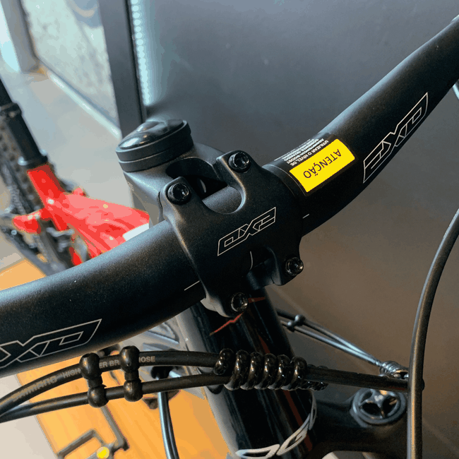 Bicicleta Oggi Razzo T-130 Aro 29 Cues 11v Preta e Vermelha