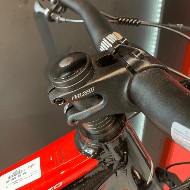 Bicicleta Oggi Razzo T-130 Aro 29 Cues 11v Preta e Vermelha