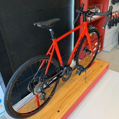 Bicicleta Oggi Stimolla Aro 700 Tiagra 20v Preto e Vermelho