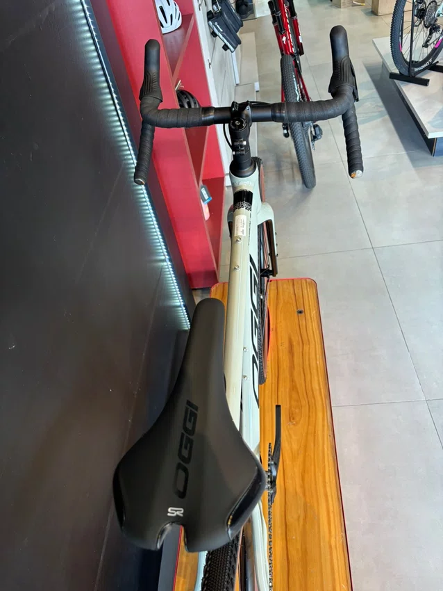 Bicicleta Oggi Tribale GRX 12v A700 2026 Cinza/Preto