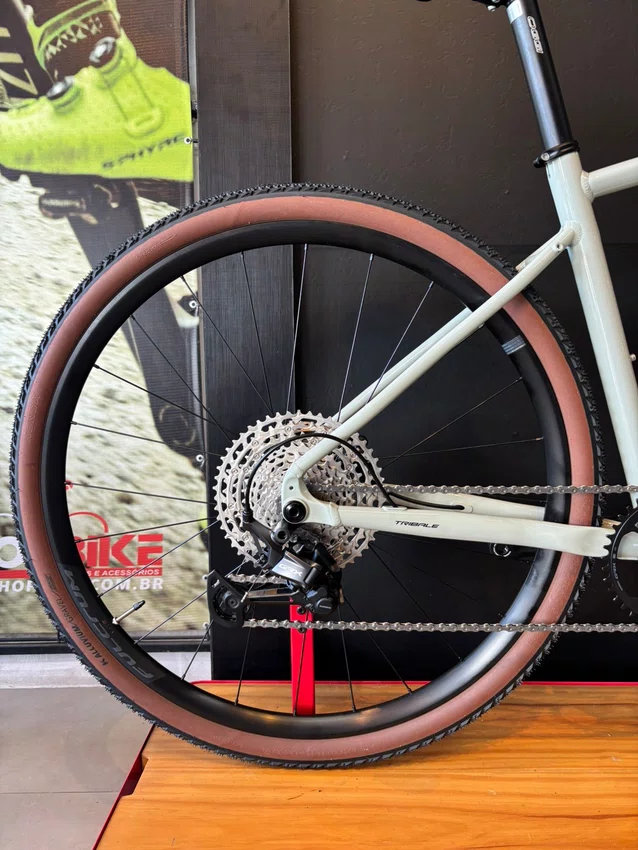 Bicicleta Oggi Tribale GRX 12v A700 2026 Cinza/Preto