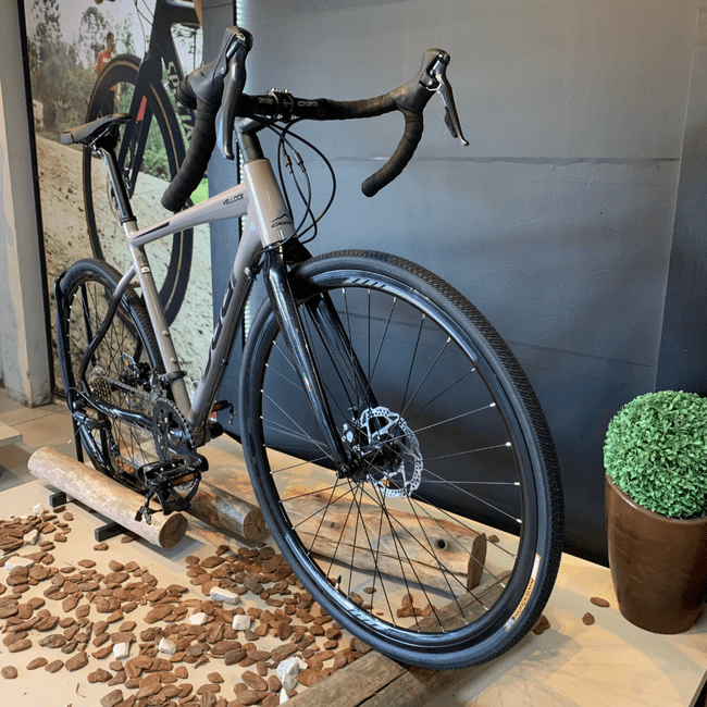 Bicicleta Oggi Velloce Aro 700 Claris 16v Grafite e Preto