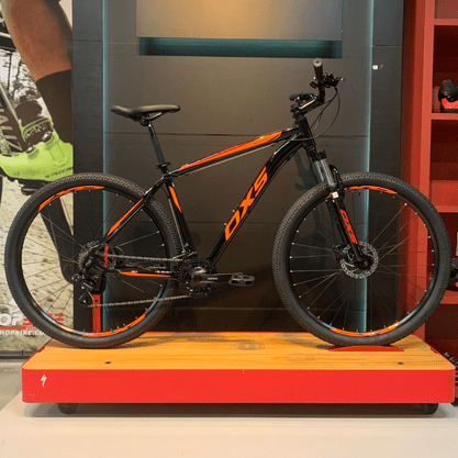 Bicicleta OXS Glide 100 Aro 29 Shimano 21v Preto e Laranja e Vermelho