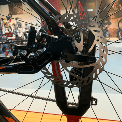 Bicicleta OXS Glide 100 Aro 29 Shimano 21v Preto e Laranja e Vermelho