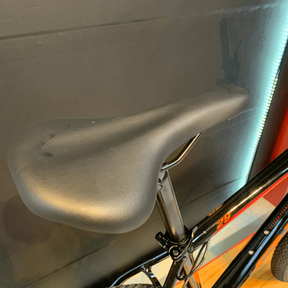 Bicicleta OXS Glide 100 Aro 29 Shimano 21v Preto e Laranja e Vermelho