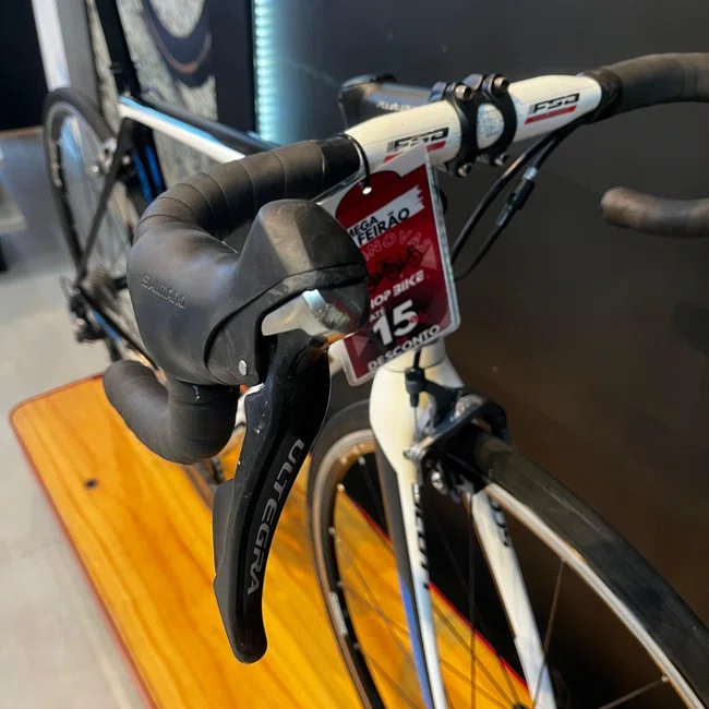 Bicicleta Scott Addict 15 Carbon Aro 700 Ultegra 22v Preta Branca e Azul - Seminova