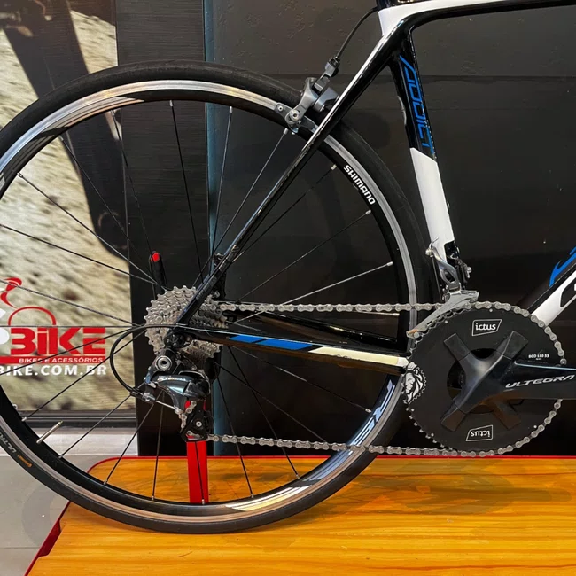 Bicicleta Scott Addict 15 Carbon Aro 700 Ultegra 22v Preta Branca e Azul - Seminova