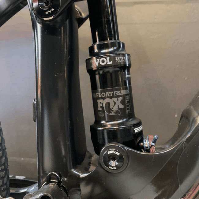 Bicicleta Scott Spark 950 Aro 29 NX 12v T-17 Preta e Bronze - Seminova