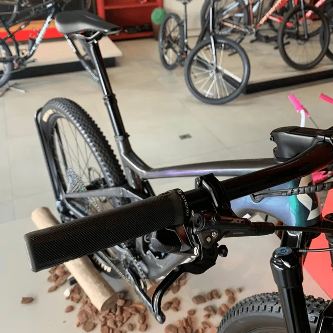Bicicleta Scott Spark RC Team Aro 29 SRAM XX1 12v Camaleão/Preto Seminova