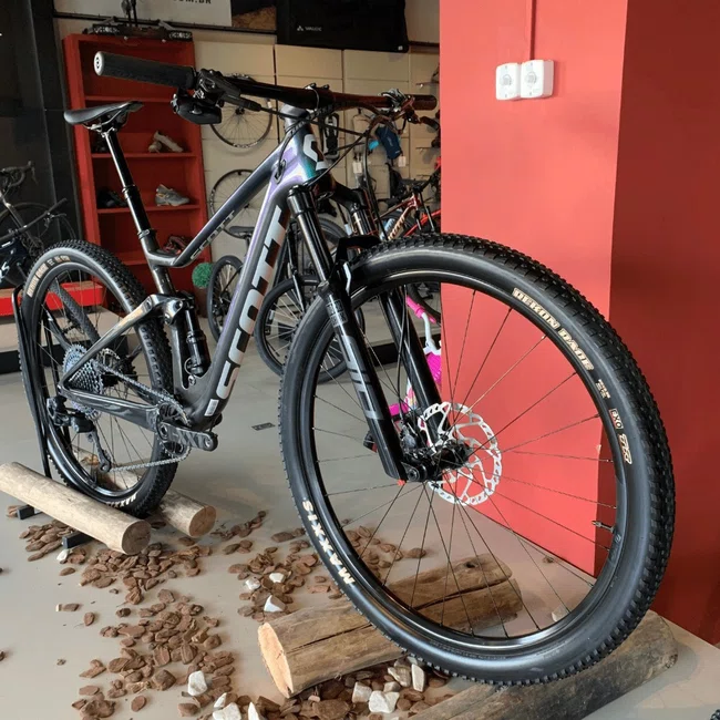 Bicicleta Scott Spark RC Team Aro 29 SRAM XX1 12v Camaleão/Preto Seminova