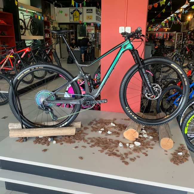 Bicicleta Scott Spark RC Team XX1 12v Camaleão e Preto - Seminova