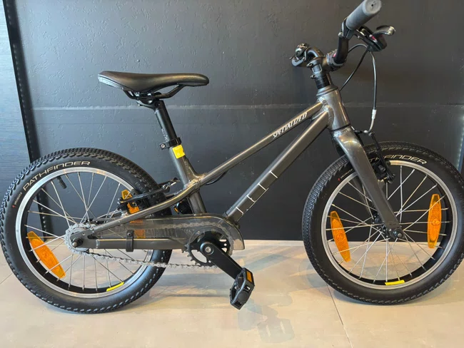 Bicicleta seminova a16 specialized jett grafite