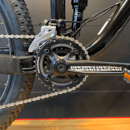 Bicicleta Trek Fuel EX 5 Aro 27.5 Deore 20v Preto Branco e Azul - Seminova