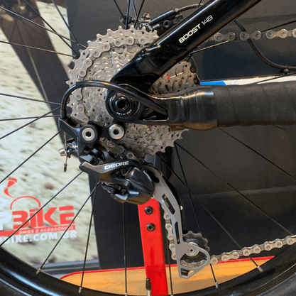 Bicicleta Trek Fuel EX 5 Aro 27.5 Deore 20v Preto Branco e Azul - Seminova