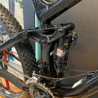 Bicicleta Trek Fuel EX 5 Aro 27.5 Deore 20v Preto Branco e Azul - Seminova
