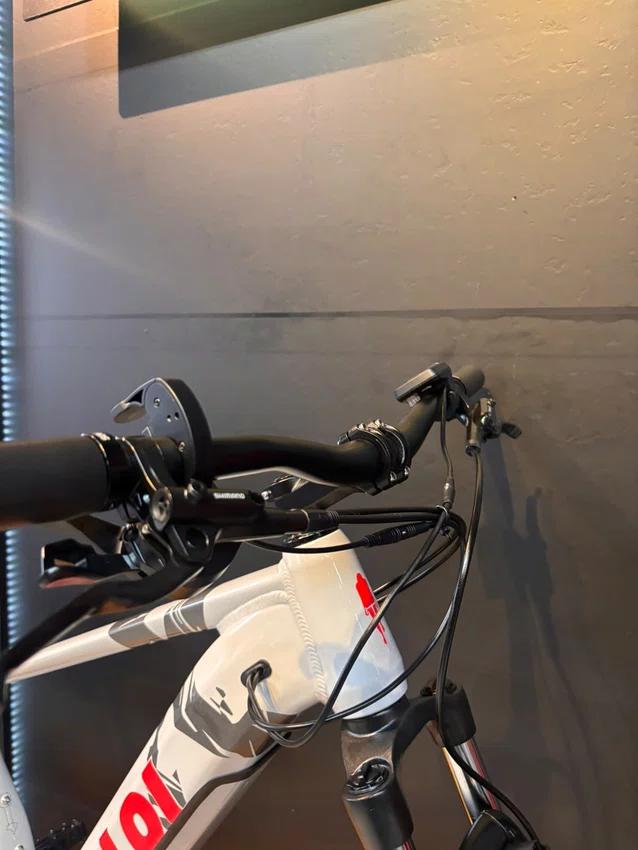 Bicicleta Seminova A29 Caloi E-Vibe Shimano Cues 9V T-17 Cinza