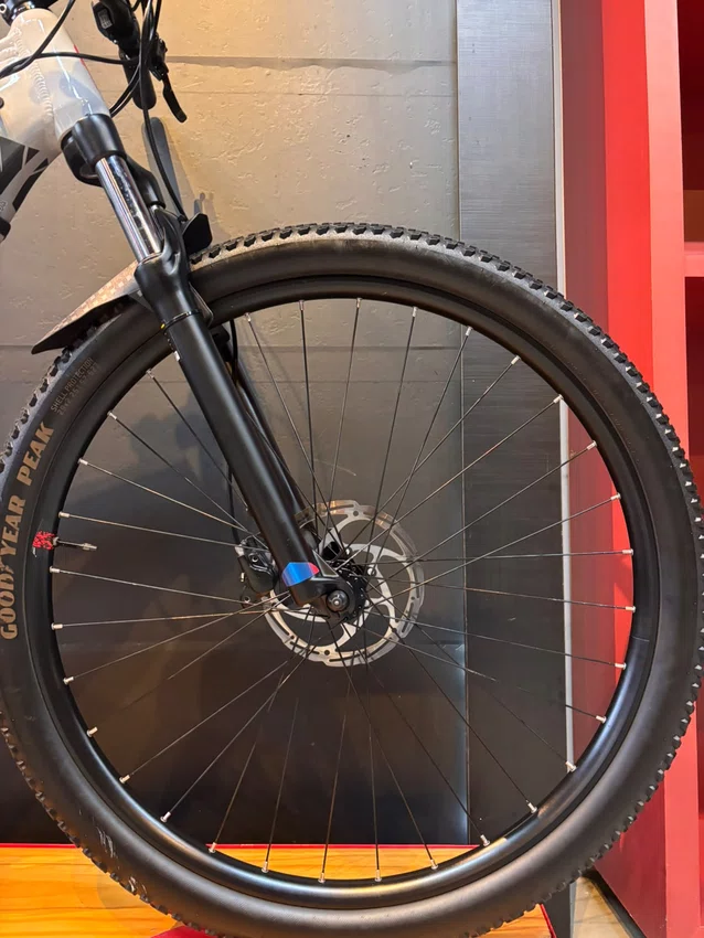 Bicicleta Seminova A29 Caloi E-Vibe Shimano Cues 9V T-17 Cinza