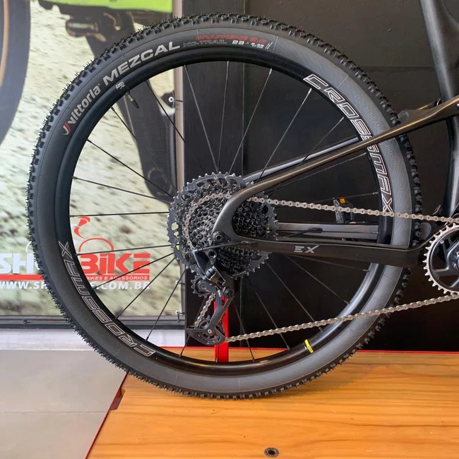 Bicicleta Edro Aro 29 Full Carbon GX 12V Preta - Seminova
