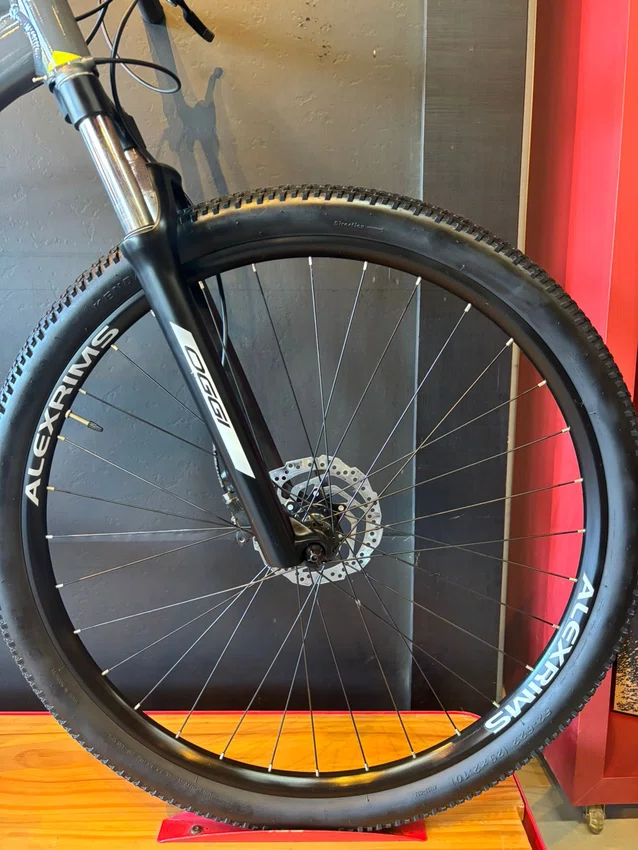 Bicicleta Seminova A29 Oggi 7.0 Shimano Cues 9v T-21 Cinza / Amarela