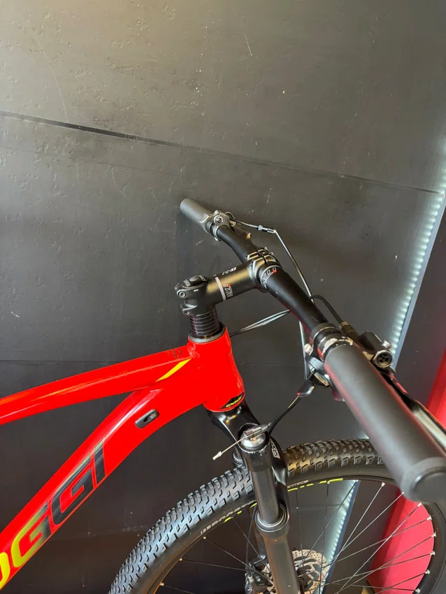 Bicicleta Seminova A29 Oggi 7.2 Shimano Deore 11V T-17 Vermelha