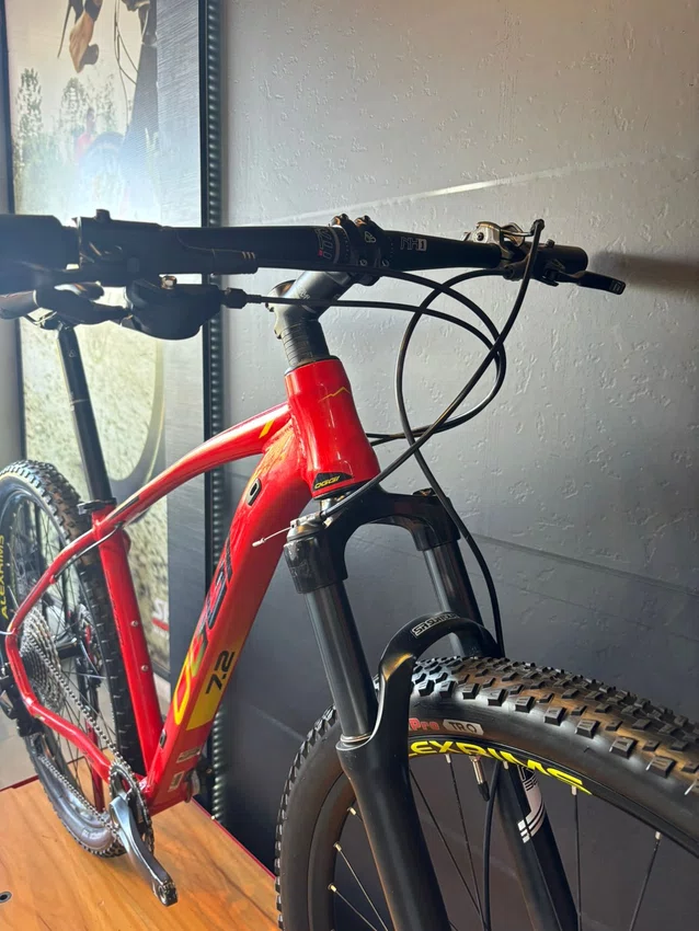 Bicicleta Seminova A29 Oggi 7.2 Shimano Deore 11V T-17 Vermelha