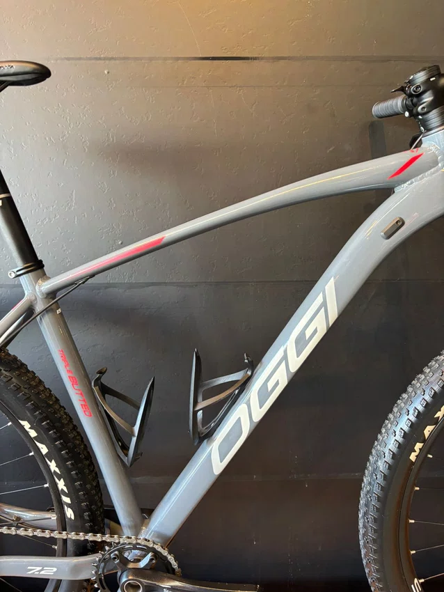 Bicicleta Seminova A29 Oggi 7.2 Shmano Deore 12V T19 grafite/ branco/vermelho