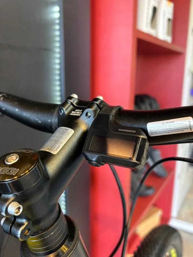 Bicicleta seminova a29 oggi 8.3 2023 shimano deore 11v t-19 preta/amarela