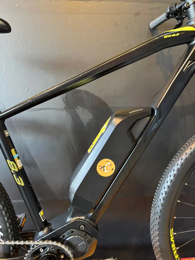 Bicicleta seminova a29 oggi 8.3 2023 shimano deore 11v t-19 preta/amarela