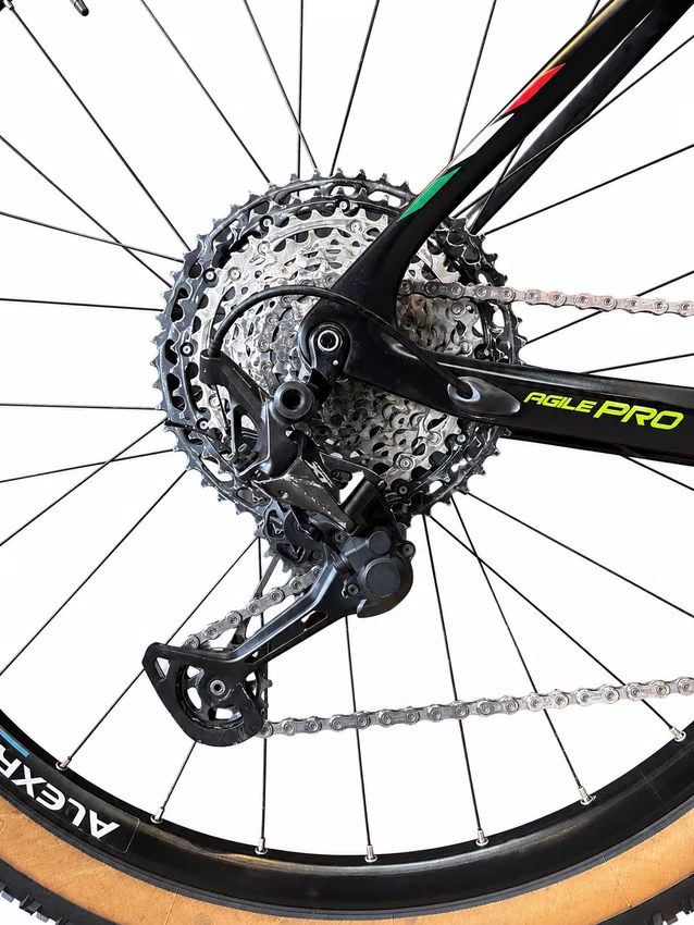 Bicicleta Seminova A29 Oggi Agile Pro Deore XT 12v T-19 Preto Fosco