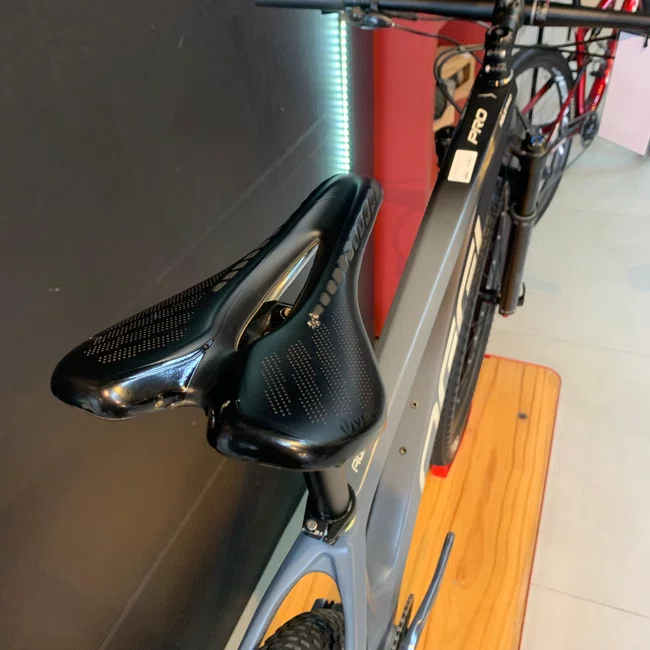 Bicicleta Oggi Agile Aro 29 Pro Gx Grafite e Preto - Seminova