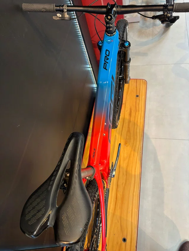 Bicicleta seminova a29 oggi agile pro sram gx 12v t-17 azul/vermelha