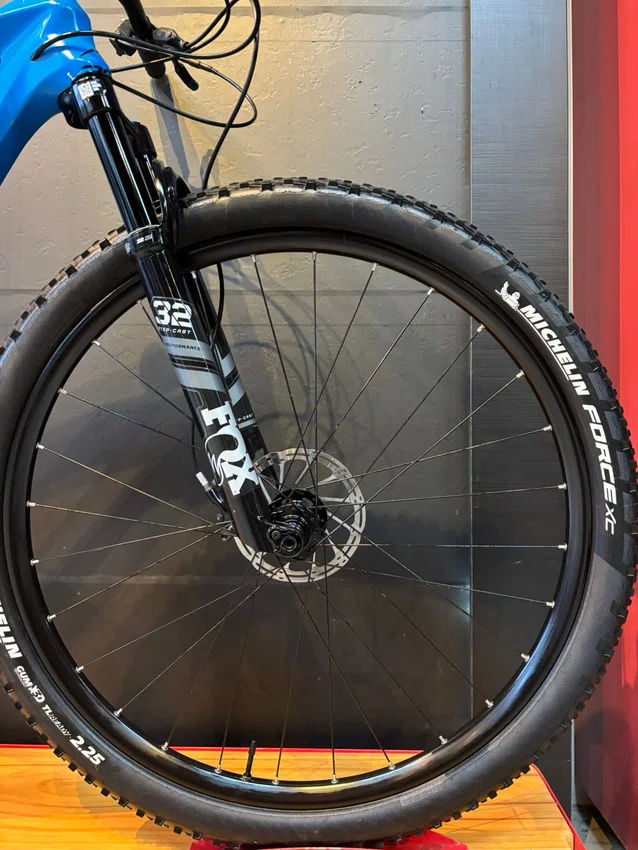 Bicicleta seminova a29 oggi agile pro sram gx 12v t-17 azul/vermelha