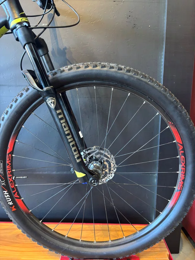 Bicicleta seminova a29 oggi bigwheel 7.3 shimano deore 20v preta/verde/vermelho