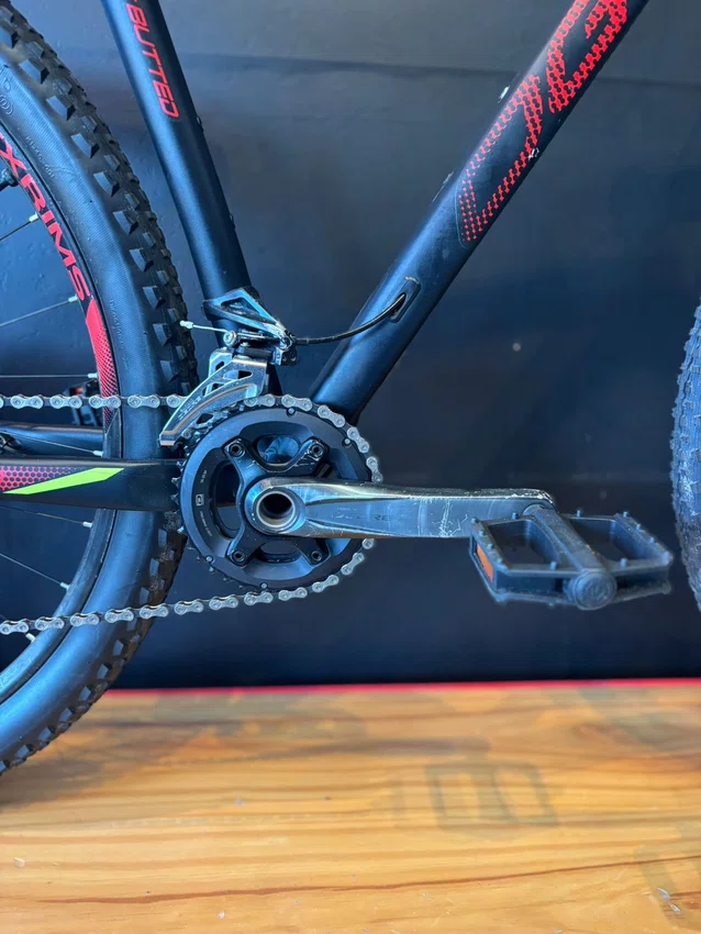 Bicicleta seminova a29 oggi bigwheel 7.3 shimano deore 20v preta/verde/vermelho