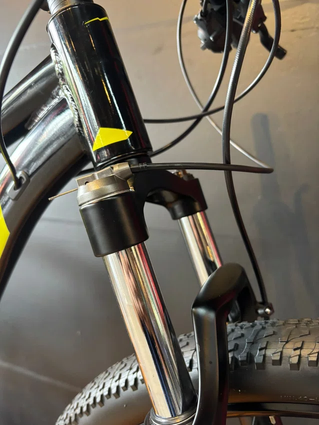 Bicicleta seminova a29 oggi bw 7.0 shimano alivio sl 18v t- 17 preto/vermelho/amarelo