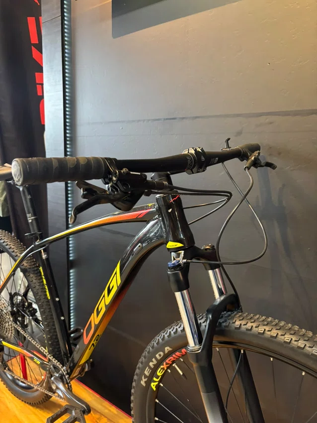 Bicicleta seminova a29 oggi bw 7.2 deore 11v t-19 preta/amarelo/verde