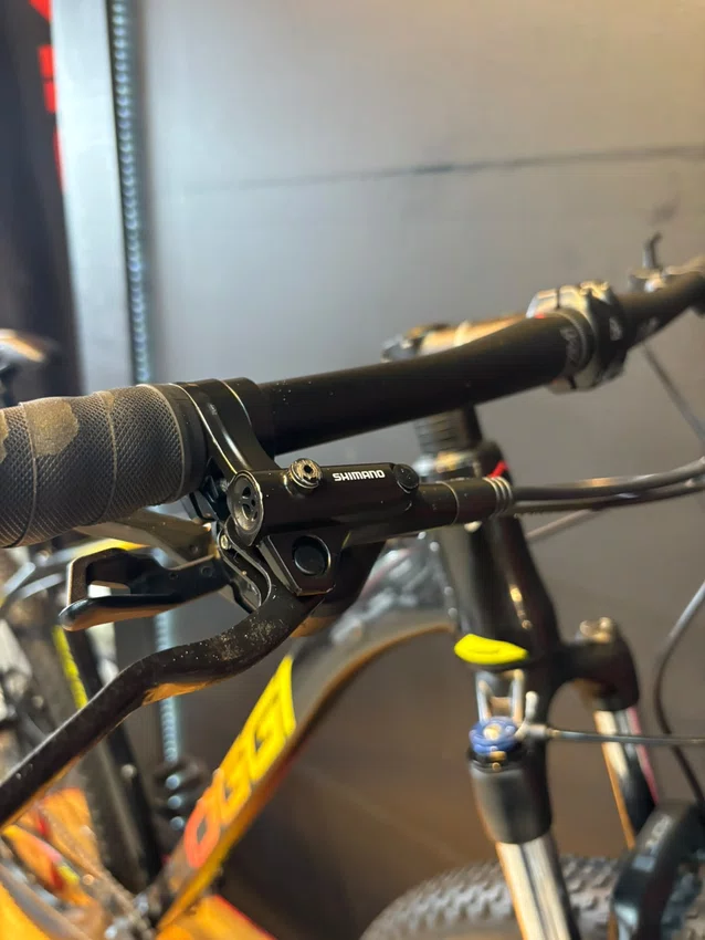 Bicicleta seminova a29 oggi bw 7.2 deore 11v t-19 preta/amarelo/verde