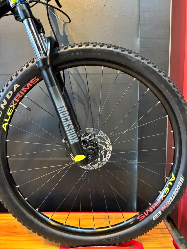 Bicicleta seminova a29 oggi bw 7.2 deore 11v t-19 preta/amarelo/verde
