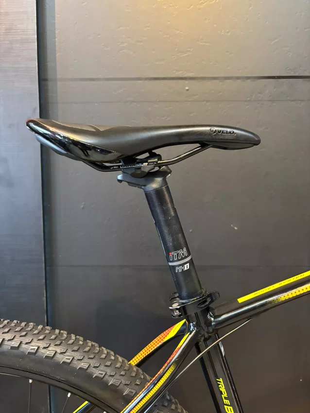 Bicicleta seminova a29 oggi bw 7.2 deore 11v t-19 preta/amarelo/verde