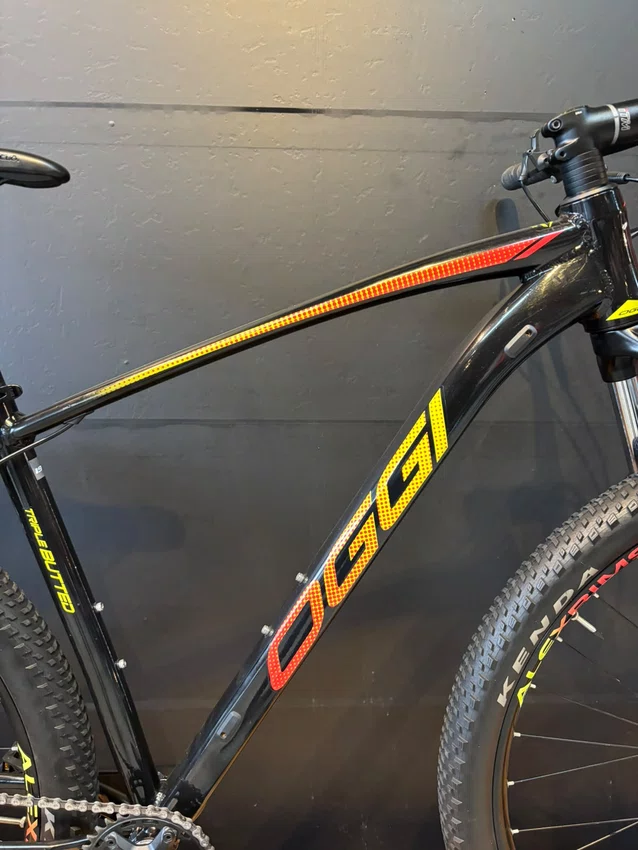 Bicicleta seminova a29 oggi bw 7.2 deore 11v t-19 preta/amarelo/verde