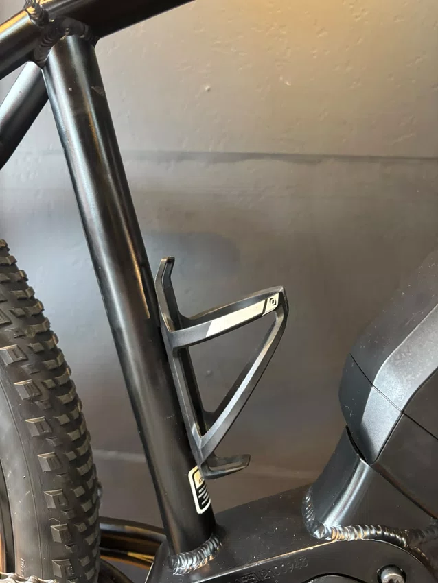 Bicicleta seminova a29 oggi bw 8.3 shimano deore 11v t-17 preto/vermelho